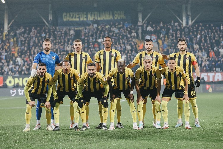 Süper Lig'de ilginç olay! İstanbul-Trabzon maçı yarıda kaldı!